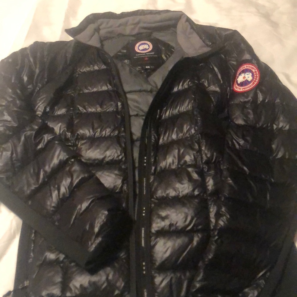 Men’s medium (women’s S) Canada Goose